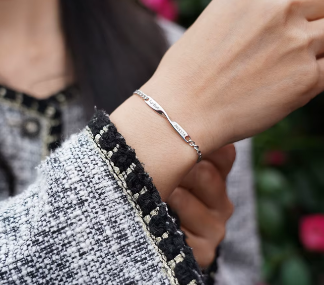 Pulseras talladas con fecha y nombre