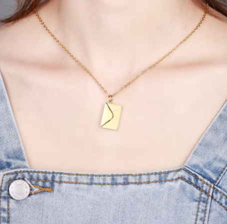 Collar sobre con mensaje personalizado