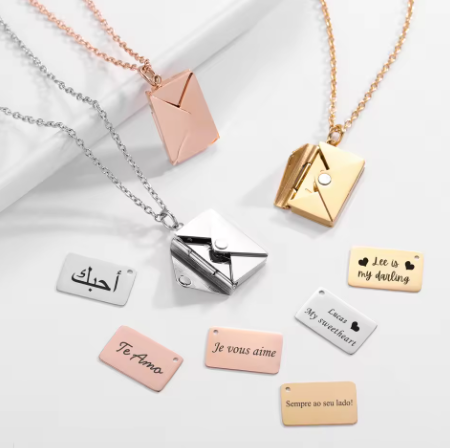 Collar sobre con mensaje personalizado