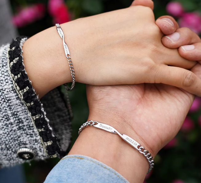 Pulseras talladas con fecha y nombre